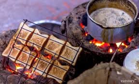 Street vendor serving lemon tea and masala chai on the ghats of Varanasi